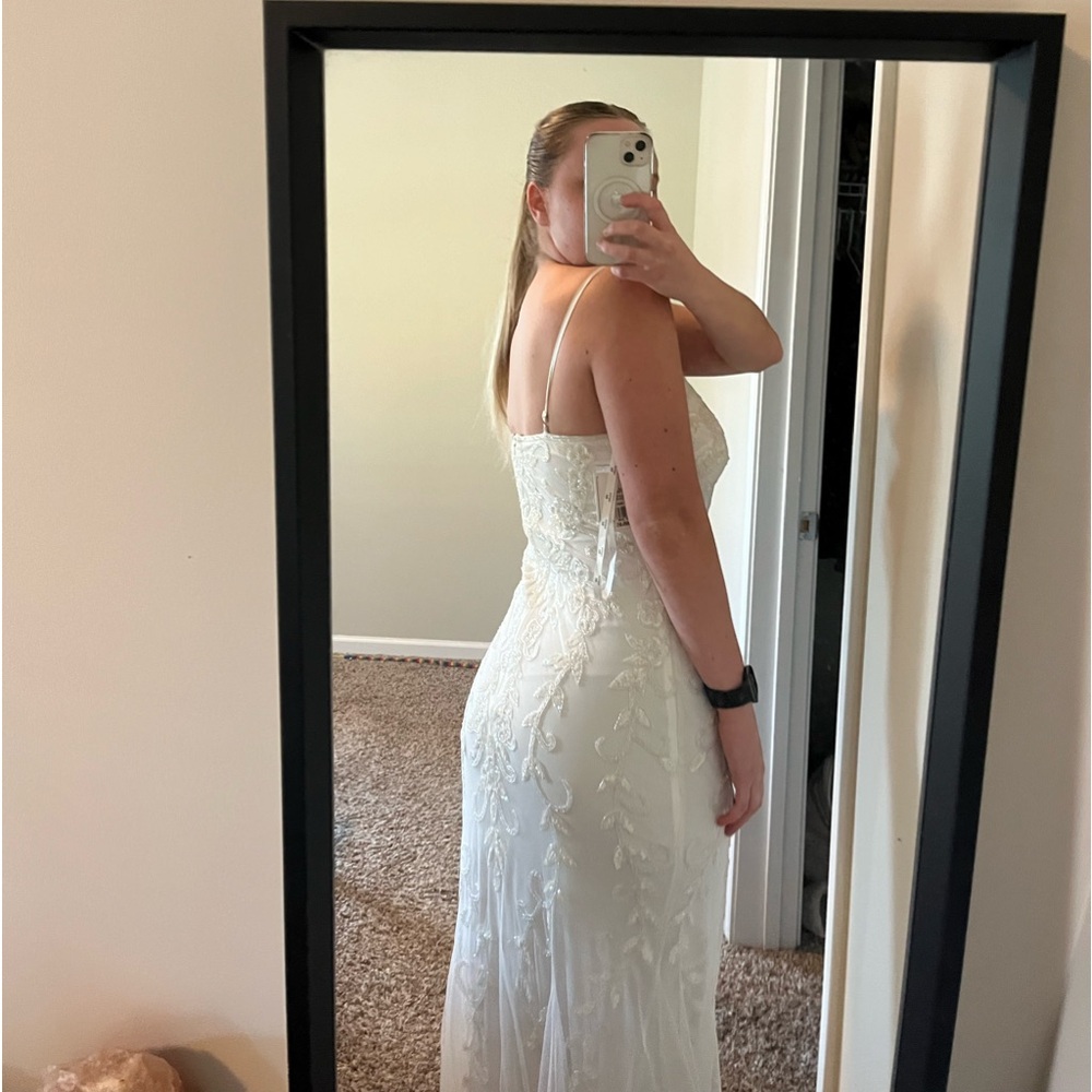 GORGEOUS & brand new wedding dress from David’s Bridal - Picture 3 of 9